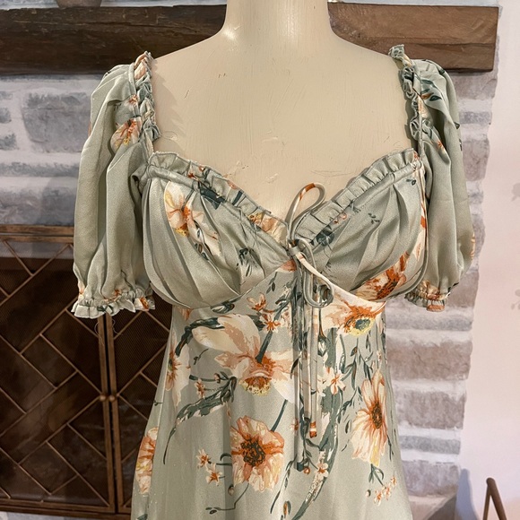 Bridgerton vibes sage green floral satin Nordstrom dress, fully lined - Picture 2 of 9